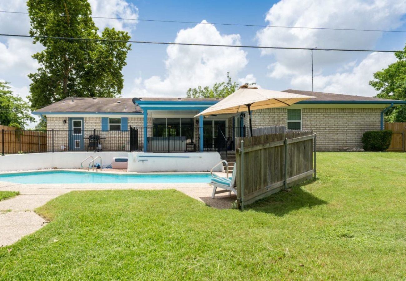 House in Killeen - The Breezy Blue View