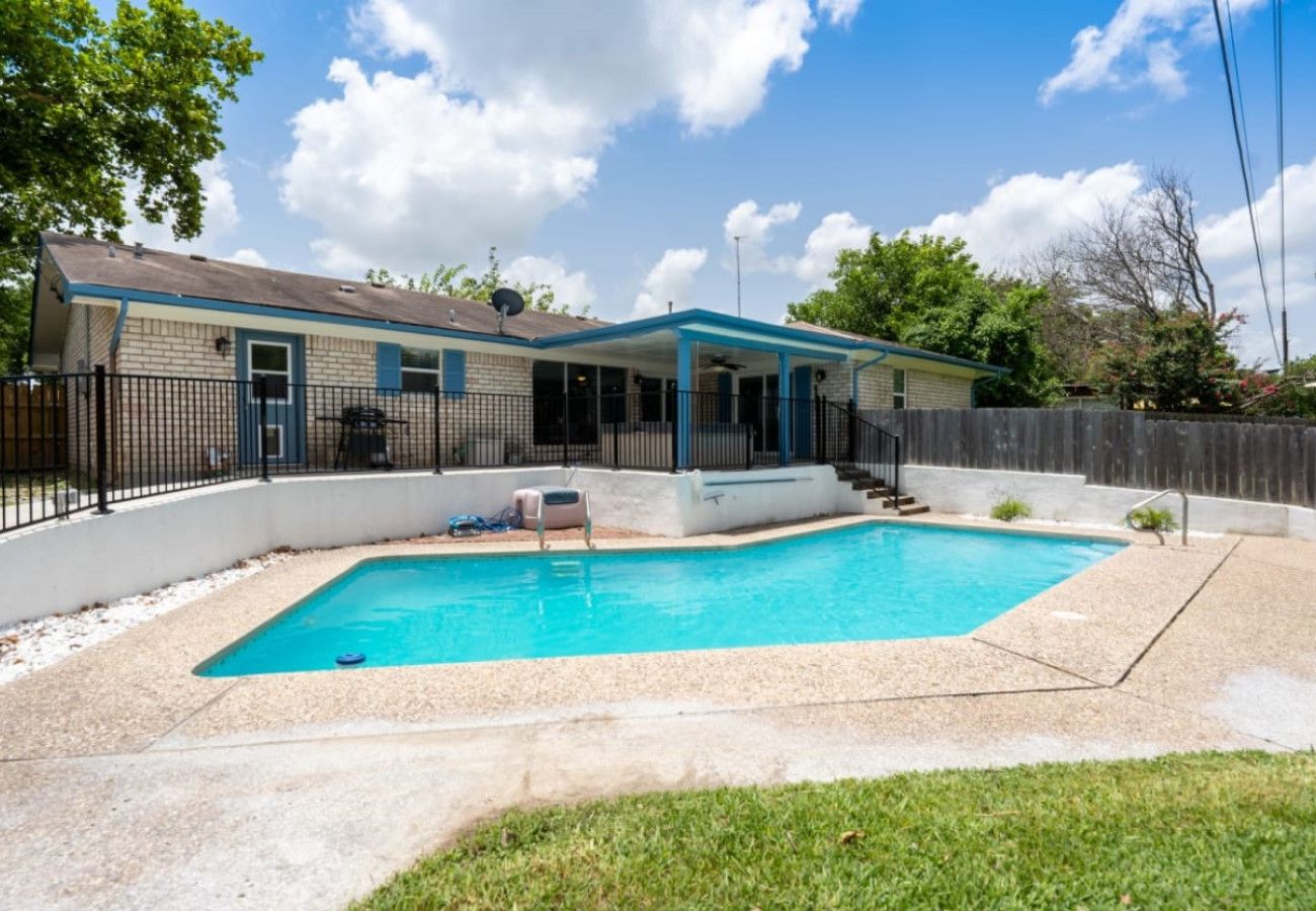 House in Killeen - The Breezy Blue View